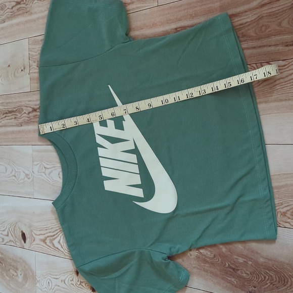 The Nike Tee Cropped - Size XS - Picture 11 of 11